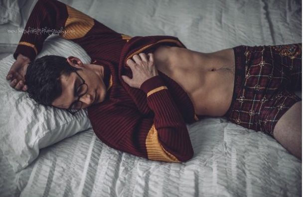 Відвертий “Гаррі Поттер”: фотосесія з двійником зірки (ФОТО)