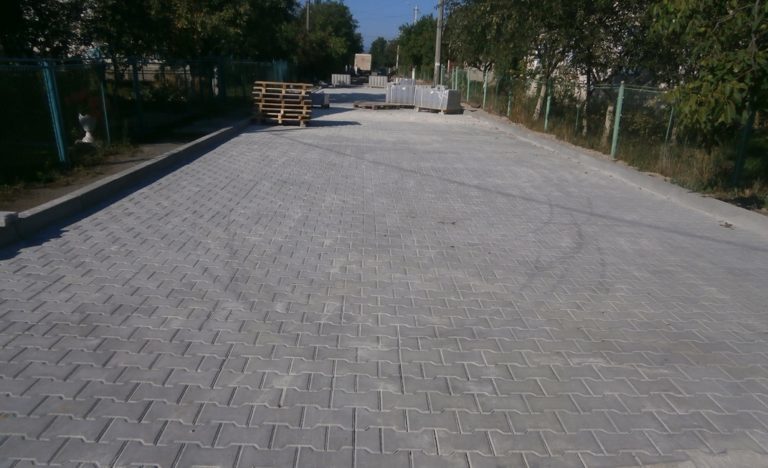 У Надвірній частину вулиці вистелили бруківкою (ФОТО)