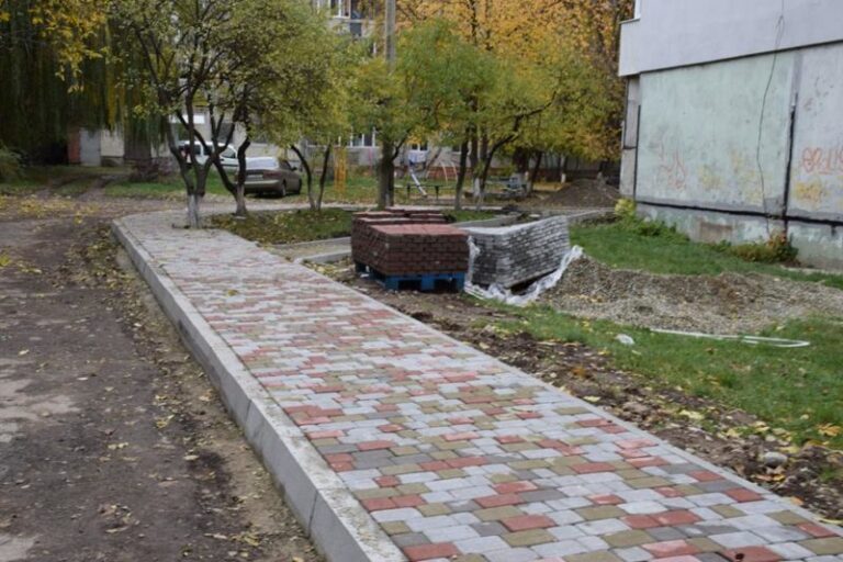 Щодня франківські комунальники впорядковують понад 120 об’єктів (ФОТО)