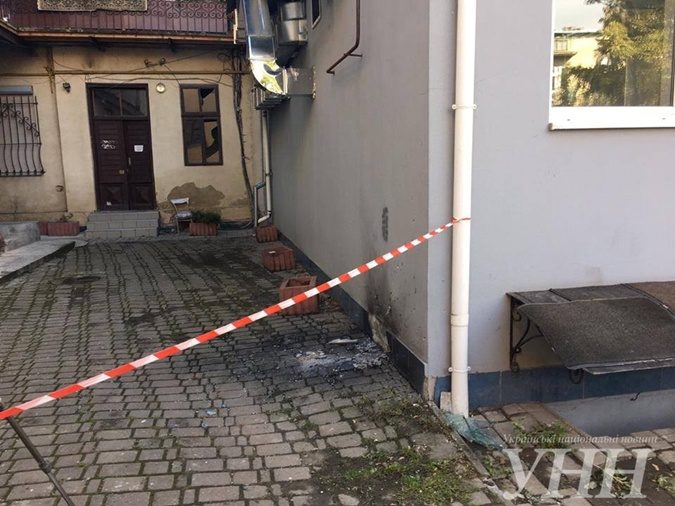 Вибух в дворі місії ОБСЄ: злочинець тікав тим же й шляхом, що й “вересневий” палій машини спостерігачів