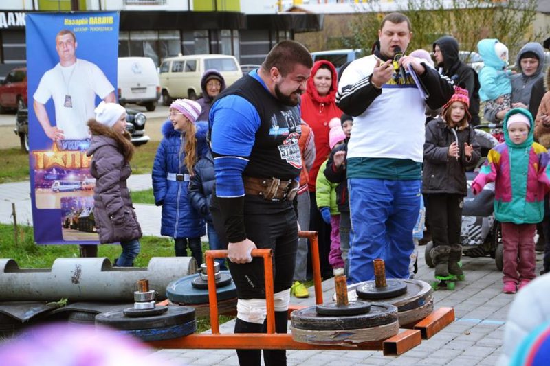 П’ятеро атлетів проти сотень кілограмів: у Франківську відбувся богатирський турнір (ФОТО)