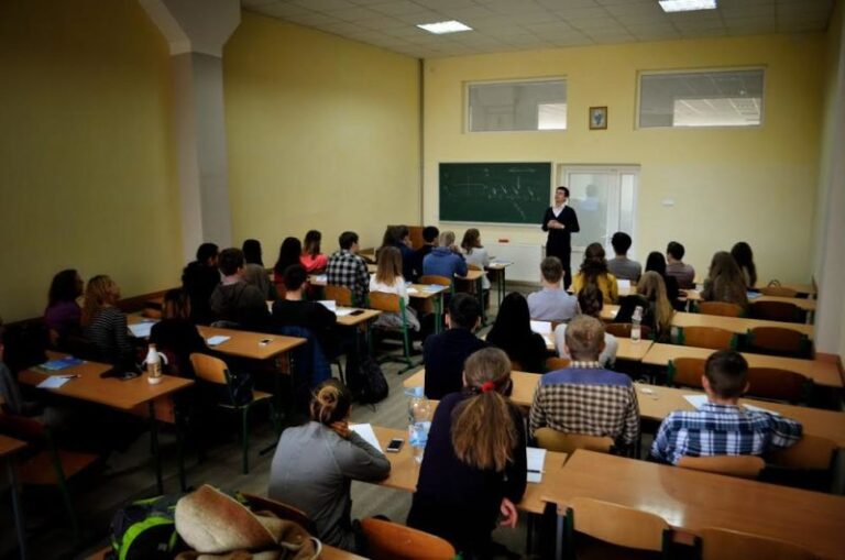У Франківську студентів навчали критично мислити та публічно виступати