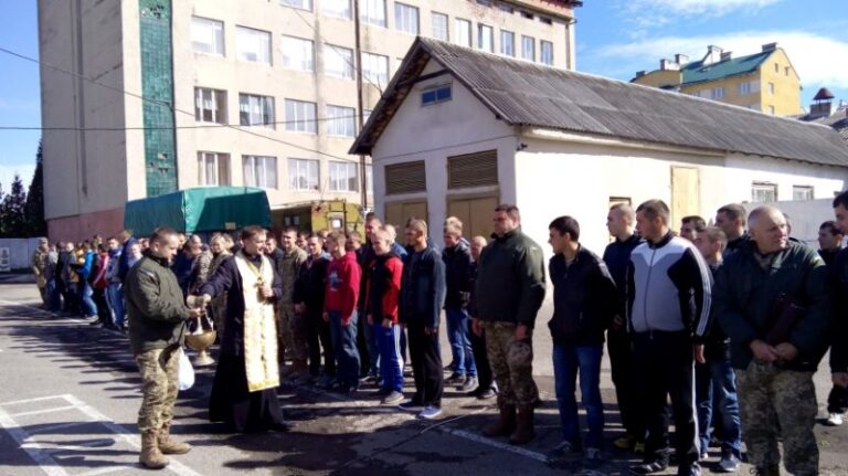 70 прикарпатців відправилися на строкову службу до війська