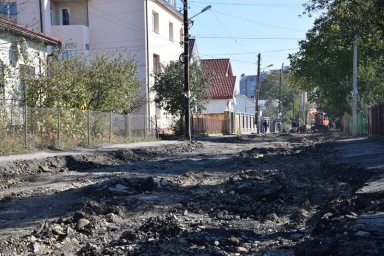 У Франківську активно ремонтують вулицю Кармелюка (ФОТО)