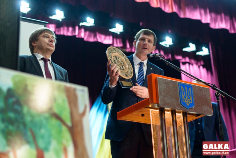 У Вигоді голови трьох облрад обмінялися подарунками (ФОТО)