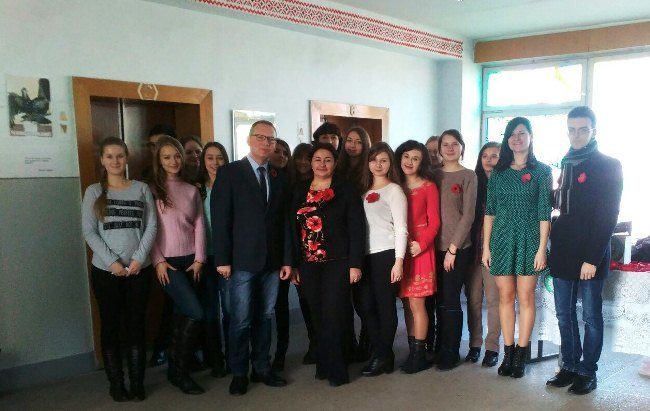 “Придбай мак – допоможи Героям України”: студенти організували благодійну акцію (ФОТО)