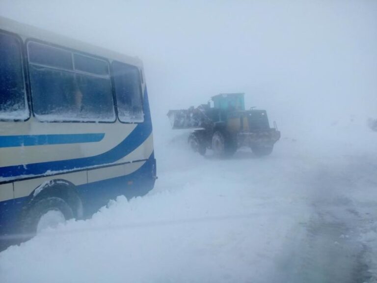 Під Калушем перекинувся автобус