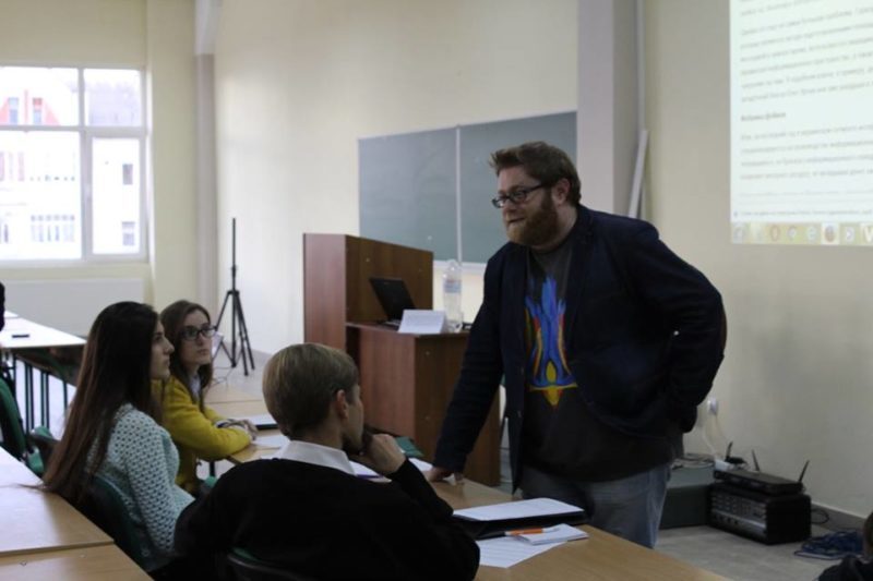 Про інтернет-ботів, кризу журналістики та гібридну війну говорили у Франківську