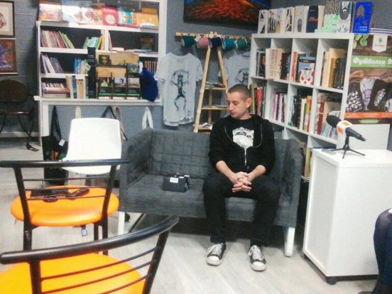 “Справа честі нашого суспільства – не забувати про політв’язнів”. Жадан і Собаки дають благодійний концерт у Франківську