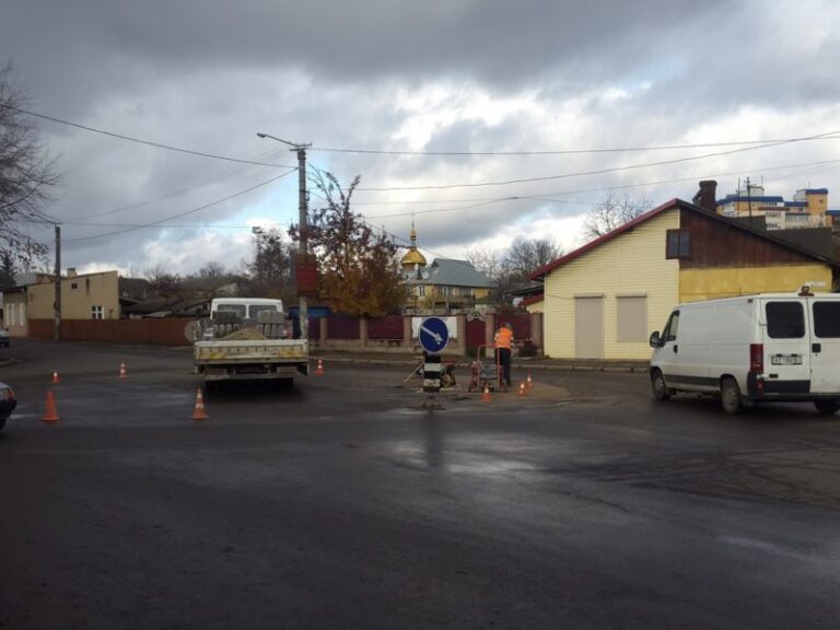 Як працює нове кільце на вулиці Миру (ВІДЕО)
