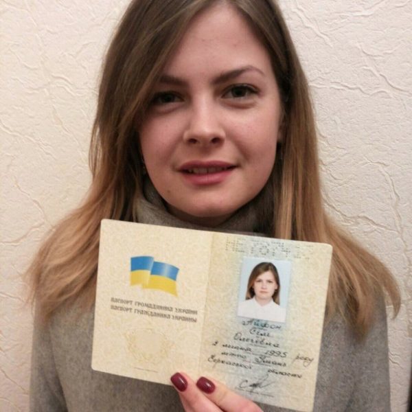 Дівчина з Умані змінила своє ім’я на Айфон Сім (ФОТОФАКТ)