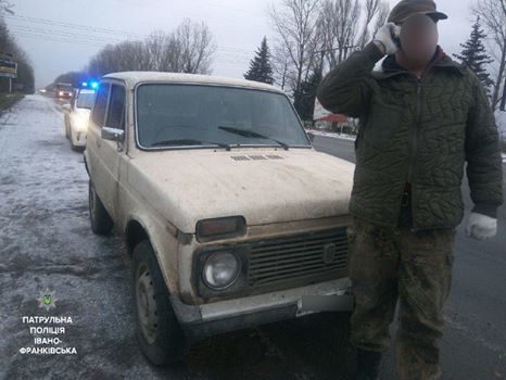 Франківські патрульні зупинили водія з чужими документами (ФОТОФАКТ)