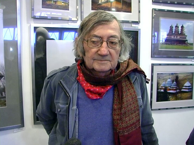 Мандрівний французький фотограф презентував у Коломиї цікаві світлини церков (ВІДЕО)