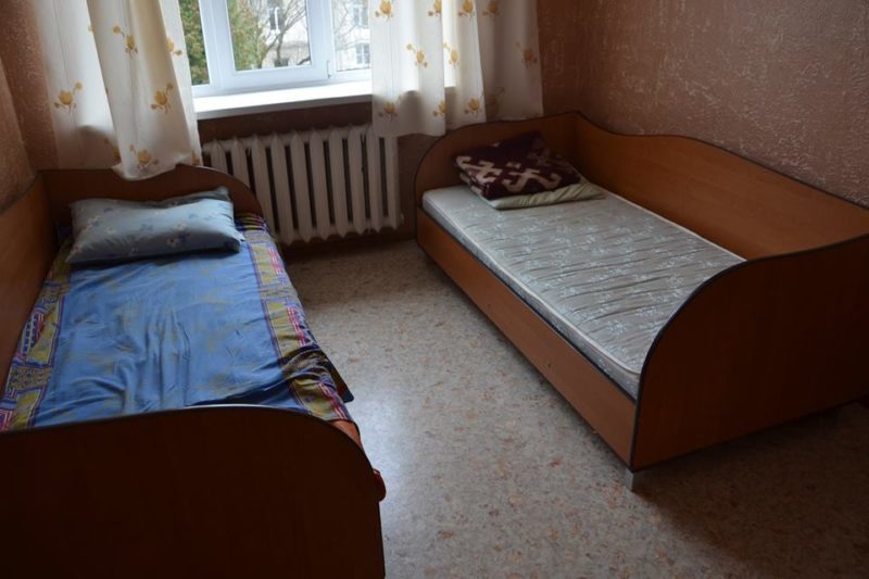 Різнокольорові стіни, натяжні стелі та сучасні санвузли: у Франківську завершують ремонт дитячої лікарні (ФОТО)
