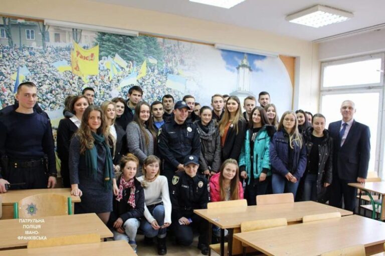 Франківські поліціянти зустрілися з майбутніми політологами (ФОТО)