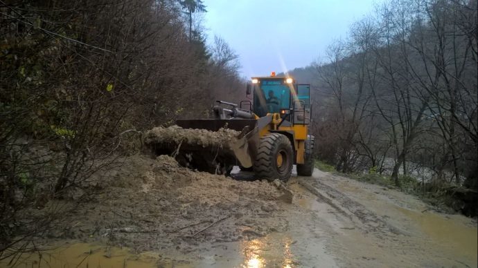 На Закарпатті внаслідок негоди затопило дороги та домівки (ФОТО)
