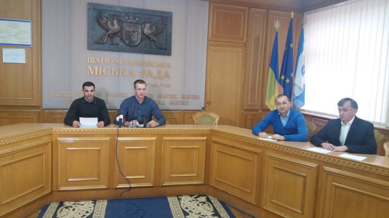 “Мені одному здається, що нас вважають дурнями?” – активіст про будівництва навколо міського озера