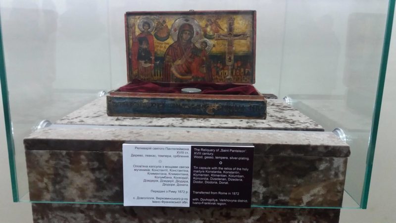 Від Миколая до Різдва: у Франківську презентували унікальну виставку сакральних творів мистецтва (ФОТО)