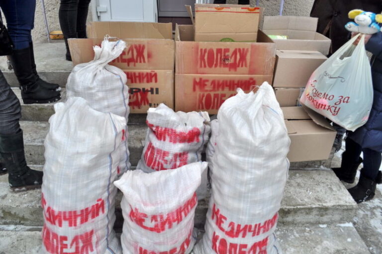 Продукти та медикаменти передали небайдужі вихованцям Надвірнянського будинку дитини (ФОТО)