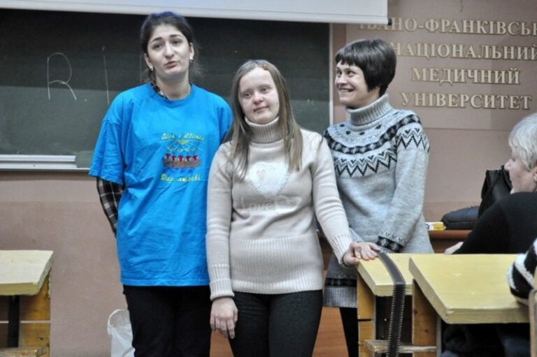 Фільм про дітей з особливими потребами показали у франківському виші (ВІДЕО)