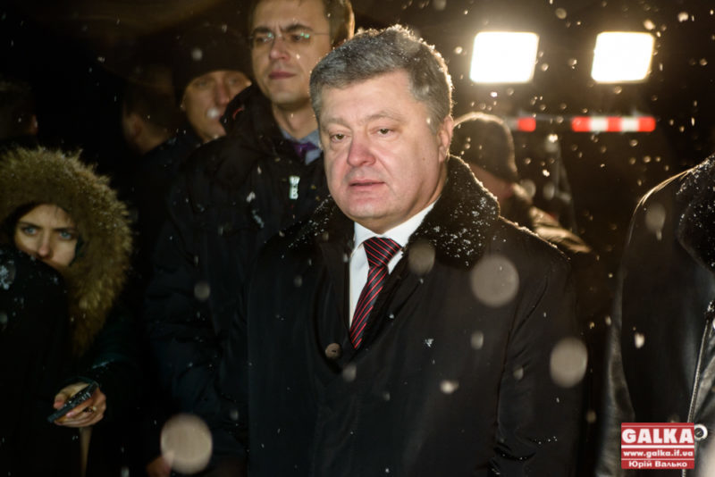 Порошенко на Прикарпатті розповів про ремонт українських доріг (ФОТО)