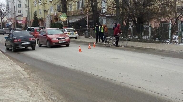 На Вовчинецькій машина збила велосипедиста (ФОТО)