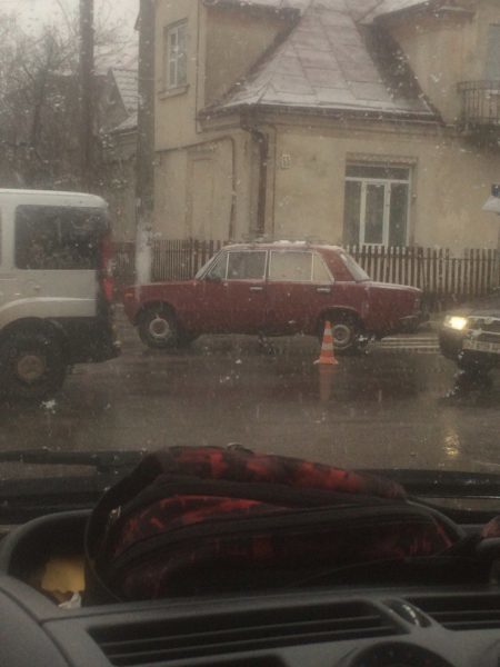 На Бандери машина збила 16-річну дівчину