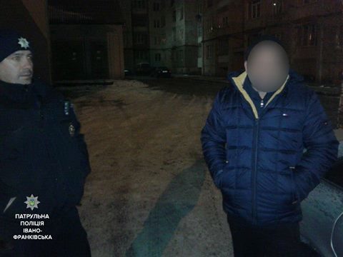 Франківські патрульні затримали крадія телефона (ФОТОФАКТ)