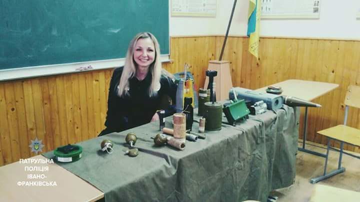 Поліція розповіла франківським школярам про вибухонебезпечні боєприпаси