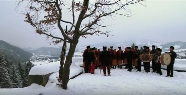 “Коляда у Космачі”: як святкують Різдво справжні гуцули (ВІДЕО)