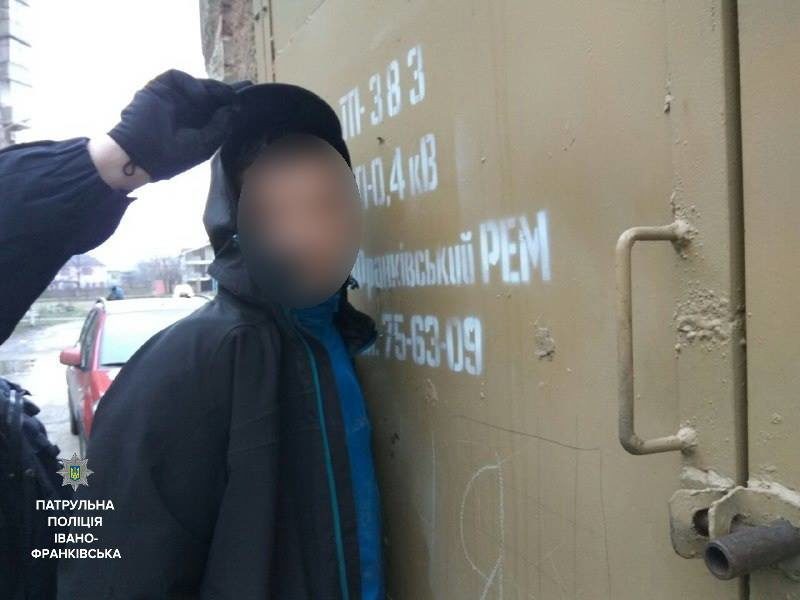 Патрульні спільно з оперативниками затримали підозрюваних у квартирних крадіжках (ФОТО)