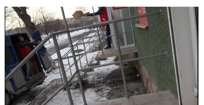 Як “Нова пошта” піклується про Ваші вантажі (ПРИХОВАНЕ ВІДЕО)
