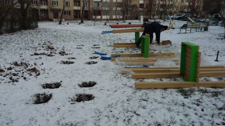 Франківський депутат “святкує” День місцевого самоврядування на окрузі (ФОТОФАКТ)