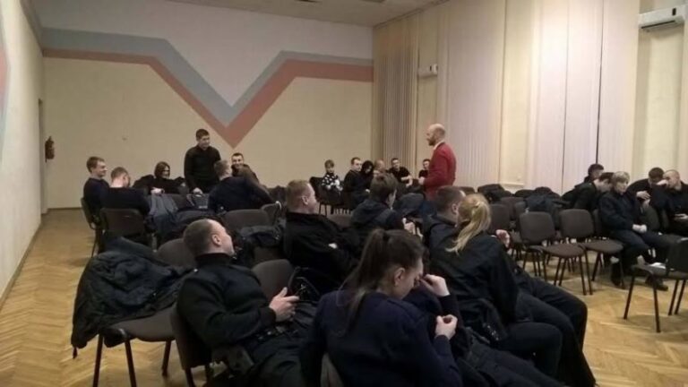Поліціянти та активісти дискутували щодо прав людини
