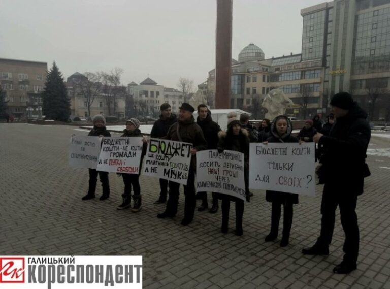 Гроші за платний пікет проти міської влади роздавали прямо в холі “білої хати”, – Вітенко