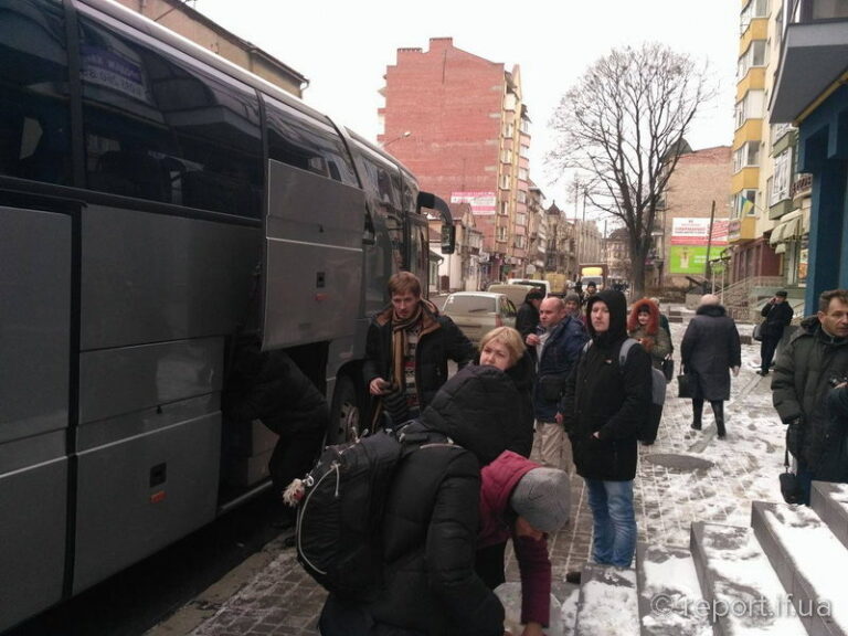 50 волонтерів поїхали з Франківська на відпочинок до Угорщини (ФОТО)