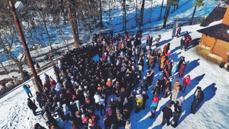 У Криворівні, де щороку відбувається масштабна коляда, Різдво святкуватимуть 25 грудня