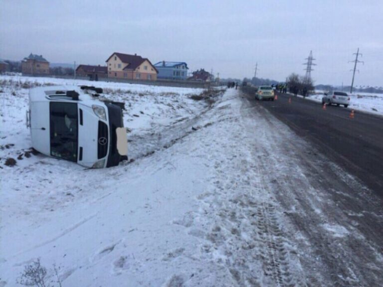 Під Тисменицею п’яний водій вчинив ДТП: розбиті дві машини (ФОТО)