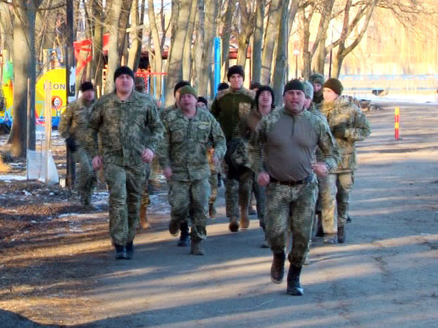 У Коломиї військові під супровід оркестру долали трикілометрову дистанцію (ВІДЕО)