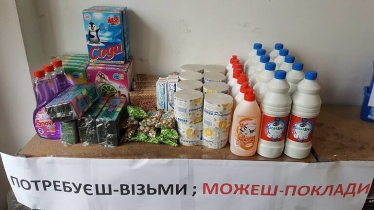 У франківських магазинах з’явилися соціальні полички (ФОТОФАКТ)