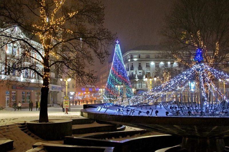 Вечірній різдвяний Франківськ очима місцевого митця (ФОТО)
