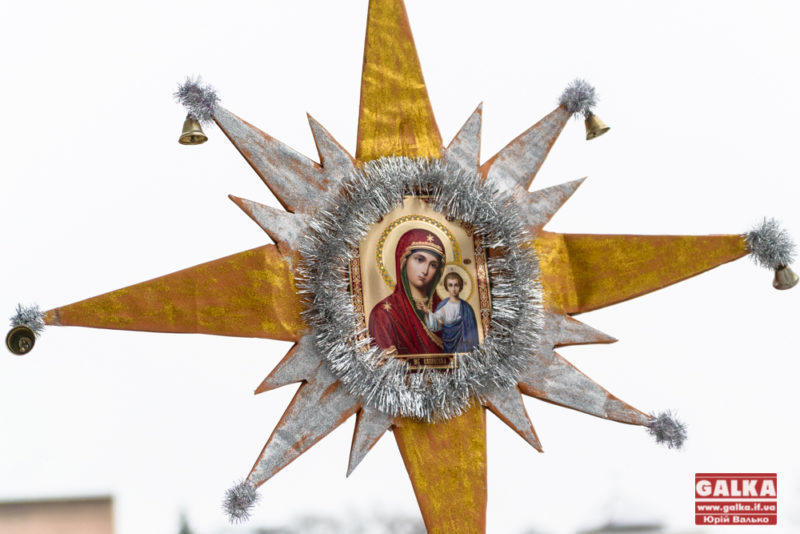 Діти атовців колядували для стареньких у геріатричному пансіонаті (ФОТО)