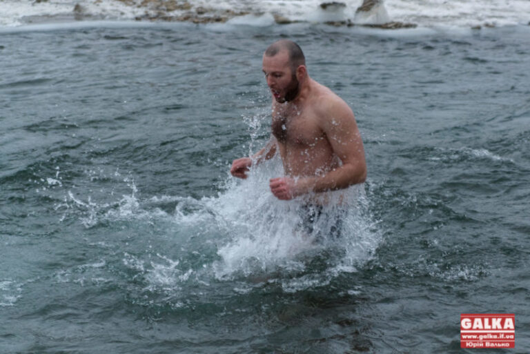 На Прикарпатті визначили перелік безпечних місць для купання на Водохреща
