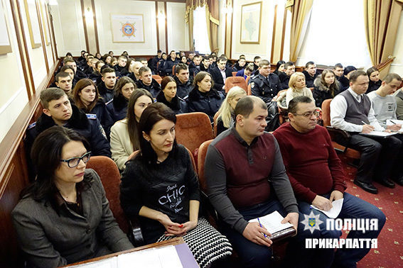 Майже 80 курсантів пройдуть стажування в підрозділах прикарпатської поліції (ФОТО)
