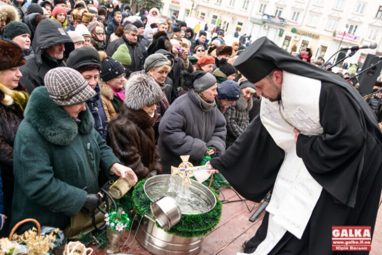 У середмісті відбулося урочисте освячення води (ФОТО)