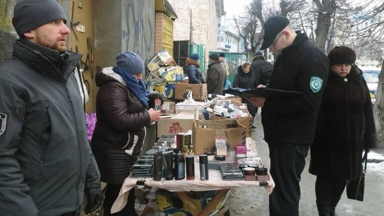 У Муніципальній варті розповіли, як боролися зі стихійною торгівлею під час свят