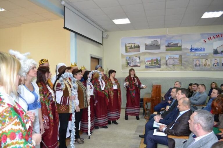 Газовики влаштували вертеп, щоб зібрати кошти на лікування важкохворого хлопчика