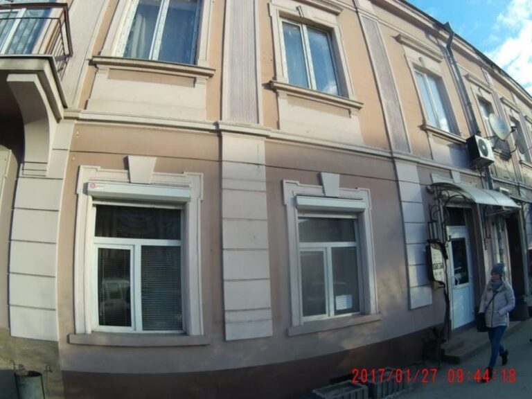 Два франківські будинки отримали нове-старе обличчя (ФОТО)