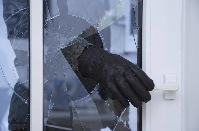 “Встигнути за 11 секунд”: вночі пограбували магазин на Хоткевича