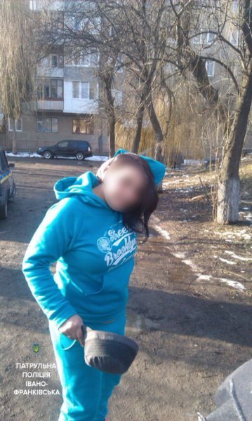 У центрі Франківська пара гастролерів цинічно пограбувала дідуся (ФОТОФАКТ)